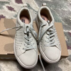 Eddie Bauer Leslie Women's Beige Knit Sneakers Size 7M New